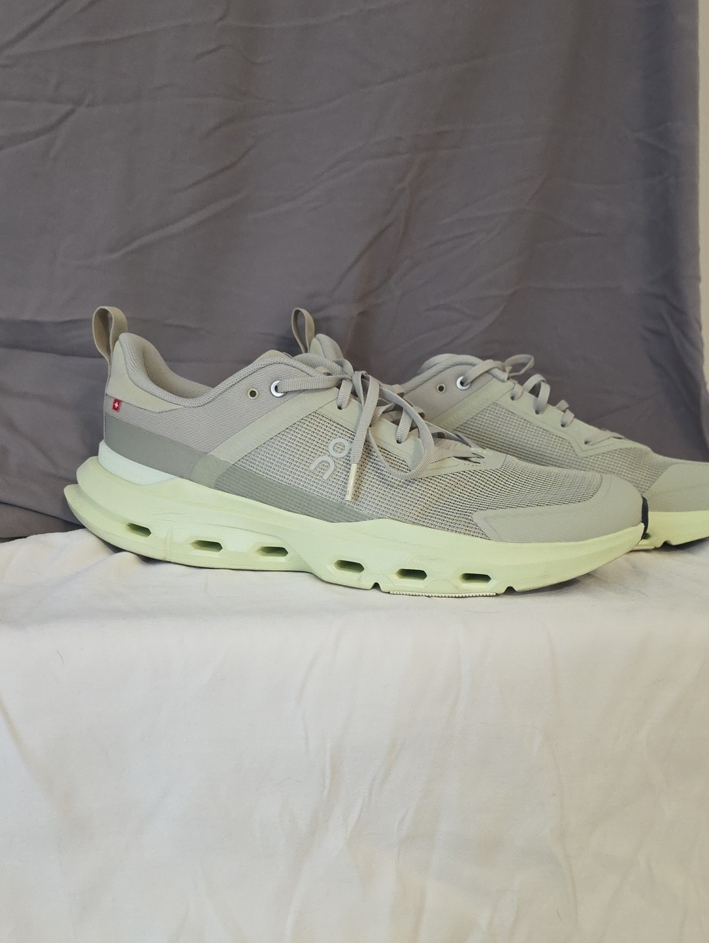 On Running Men's Light Gray Sneakers with Pale Green Sole